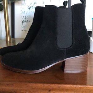 GAP black suede Chelsea boots